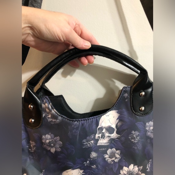 Black crossbody bag with skulls. - Picture 3 of 6